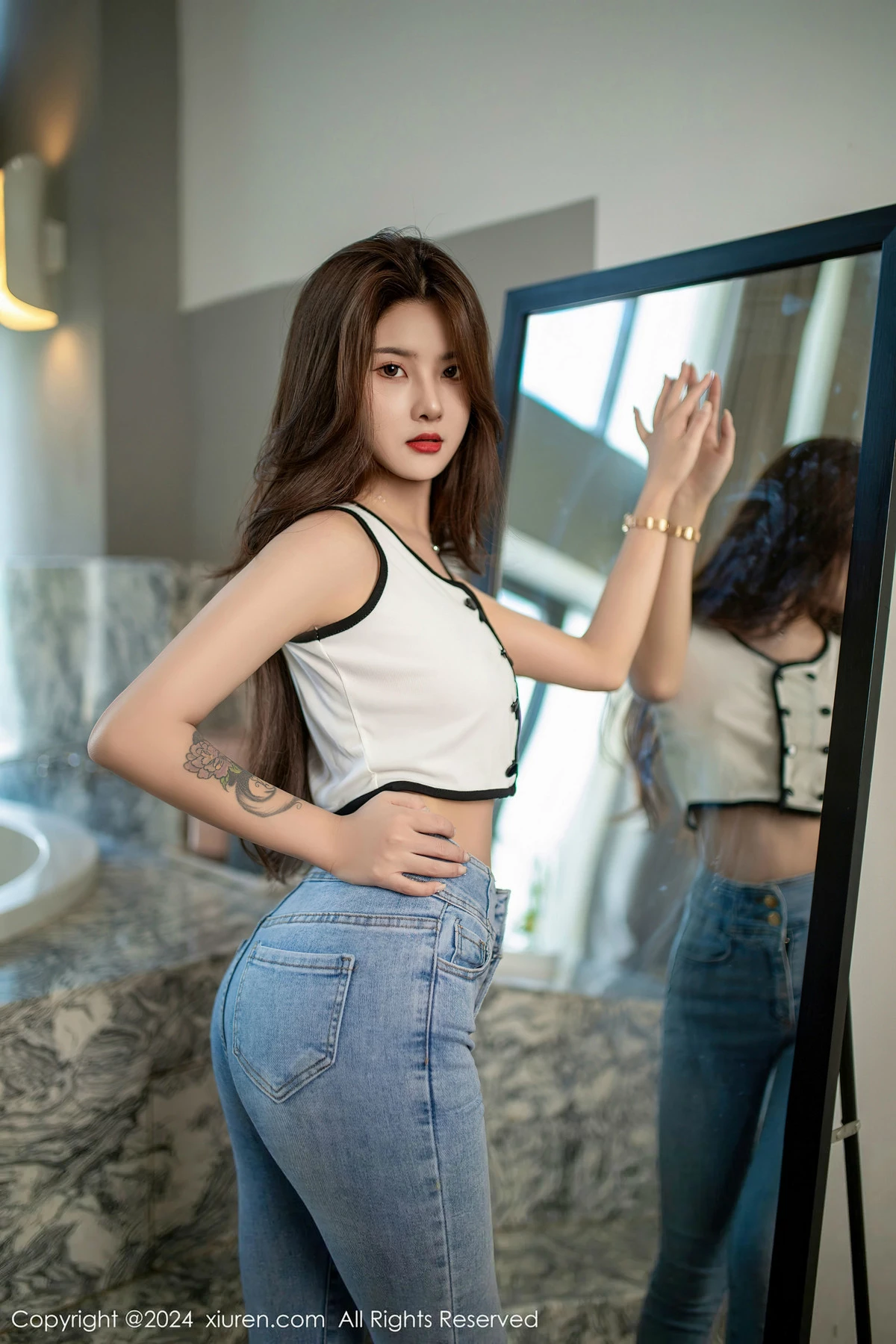 [XiuRen秀人网] 2024.04.18 No.8410 仙女爱自由 牛仔裤美腿 [50P] NO.6