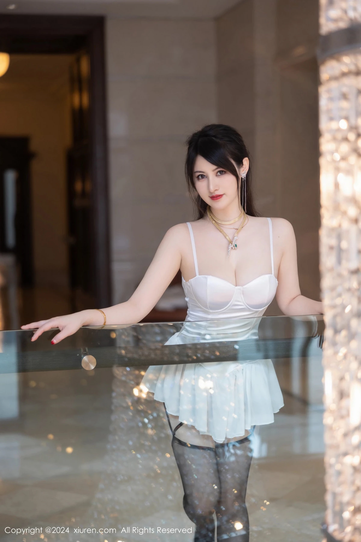 [XiuRen秀人网] 2024.04.23 No.8436 诗诗kiki 黑丝美腿 [83P] NO.8