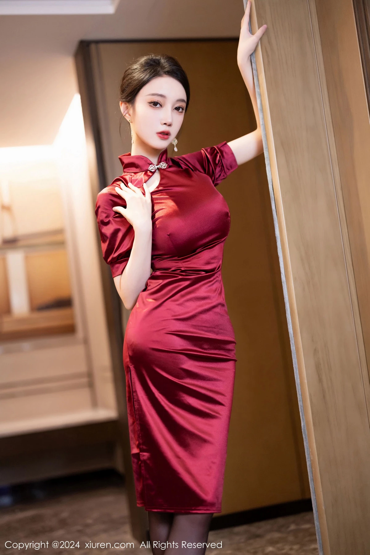 [XiuRen秀人网] 2024.04.30 No.8480 玥儿玥 旗袍美腿 [70P] NO.9