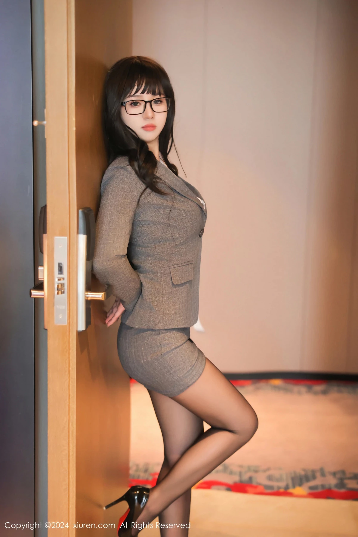 [XiuRen秀人网] 2024.05.07 No.8496 金小依 美腿黑丝 [82P] NO.9