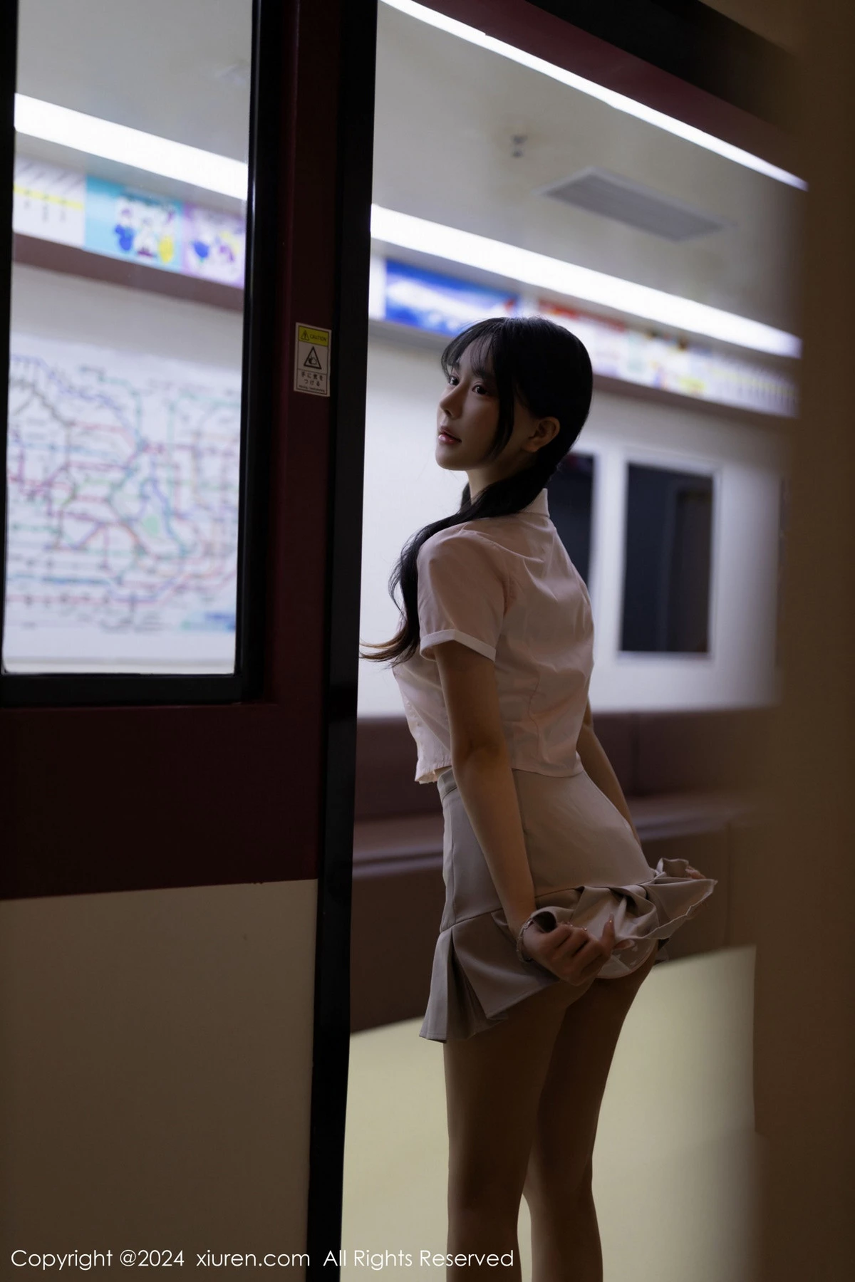 [XiuRen秀人网] 2024.05.10 No.8515 幼幼 地铁美腿 [80P] NO.1