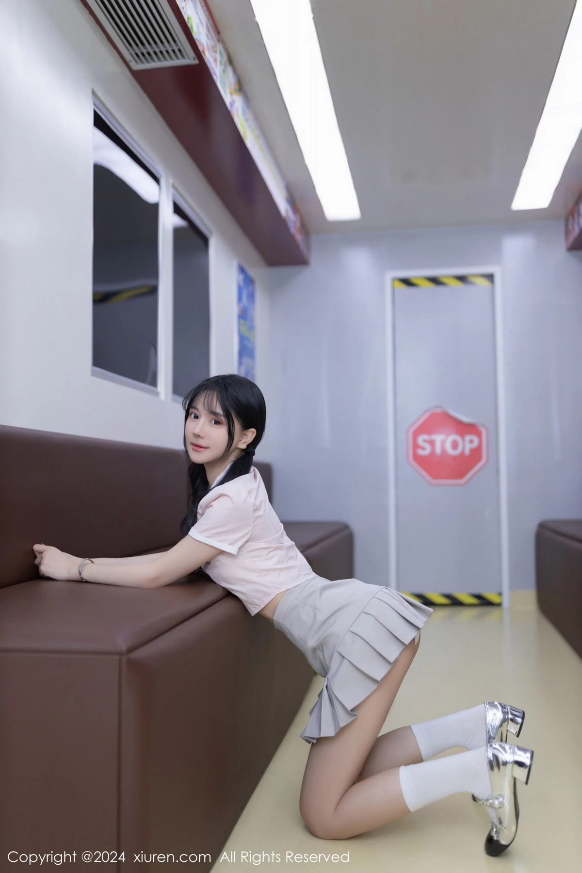 [XiuRen秀人网] 2024.05.10 No.8515 幼幼 地铁美腿 [80P] NO.10