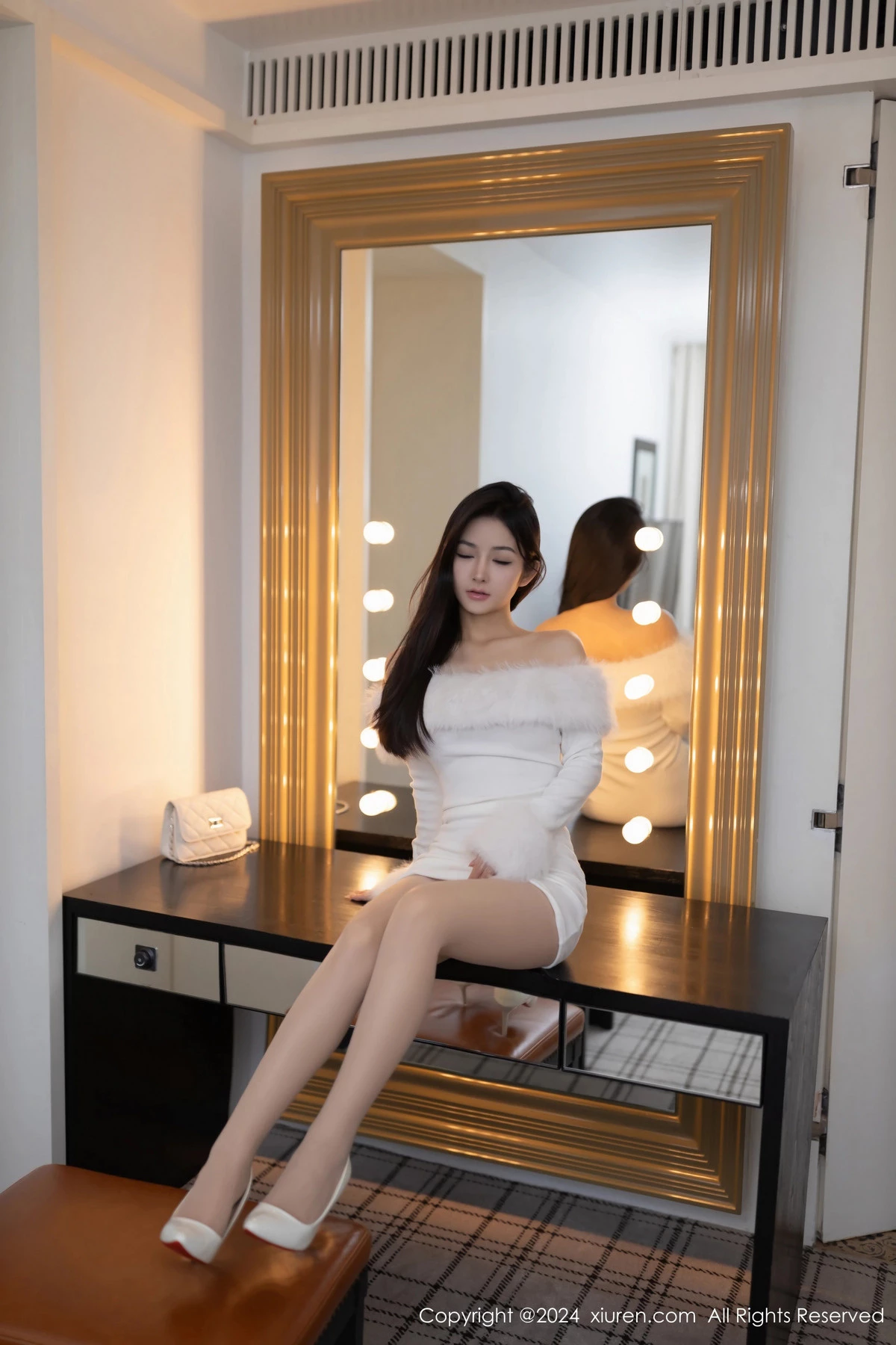 [XiuRen秀人网] 2024.05.15 No.8546 谭小灵 丝袜美腿 [74P] NO.3