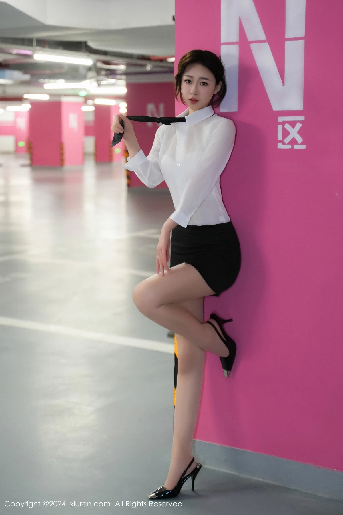 [XiuRen秀人网] 2024.05.29 No.8613 软糖爱喝奶 丝袜美腿 [68P] NO.11