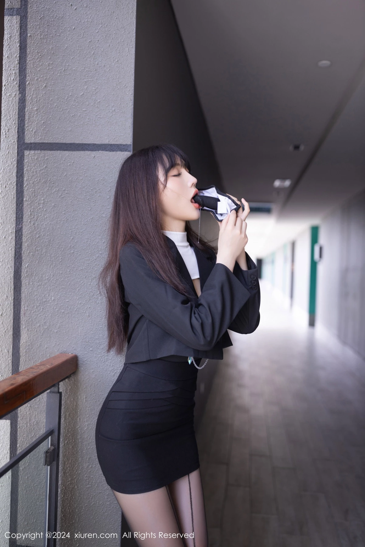 [XiuRen秀人网] 2024.05.30 No.8627 陆萱萱 黑丝美腿 [80P] NO.1