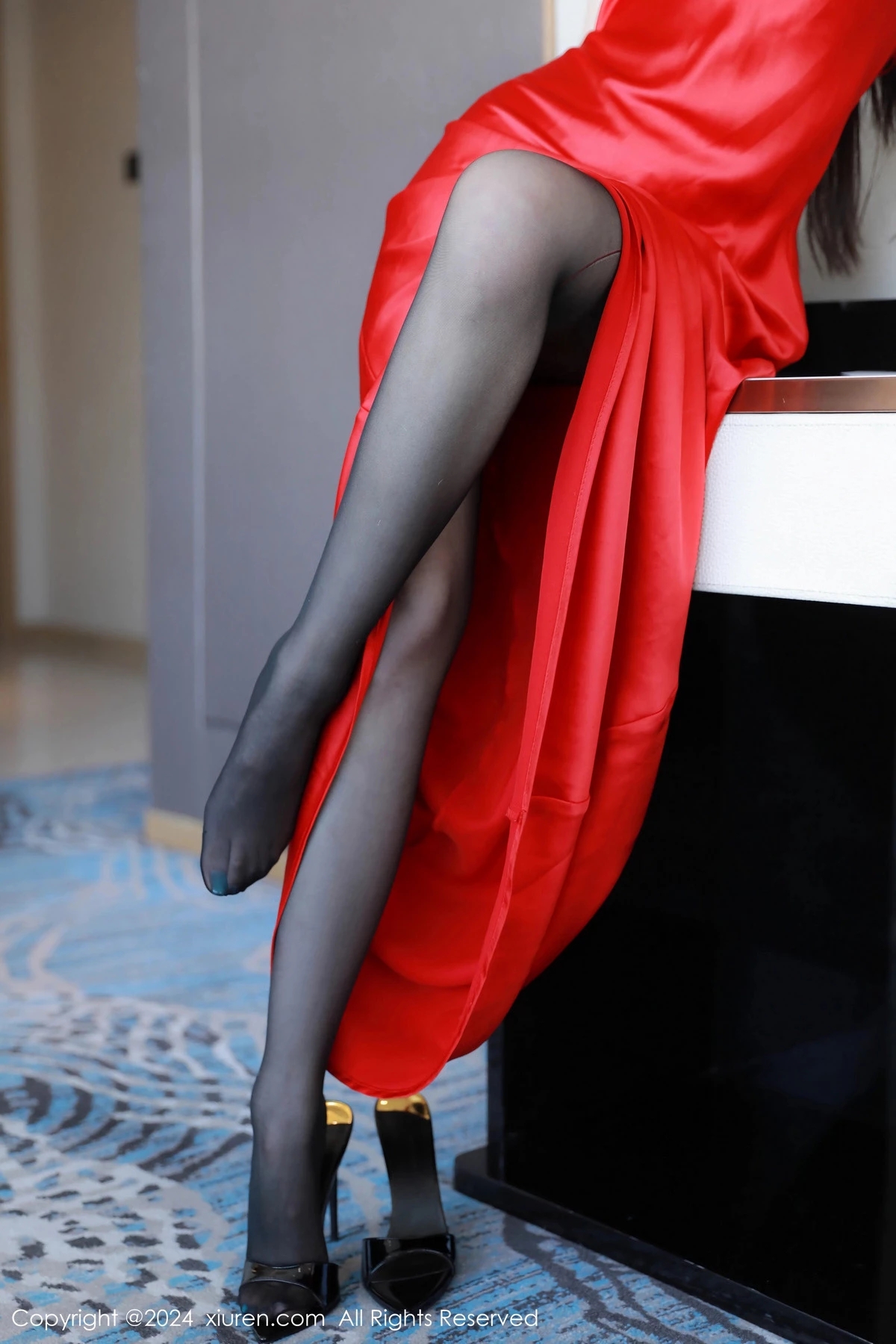 [XiuRen秀人网] 2024.05.31 No.8630 奶瓶. 长裙美腿 [90P] NO.10