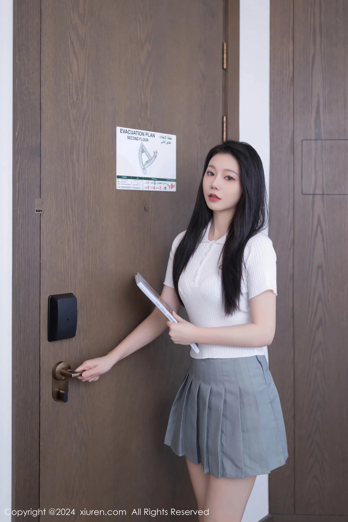 [XiuRen秀人网] 2024.06.04 No.8649 安然anran 美腿短裙 [80P] NO.1