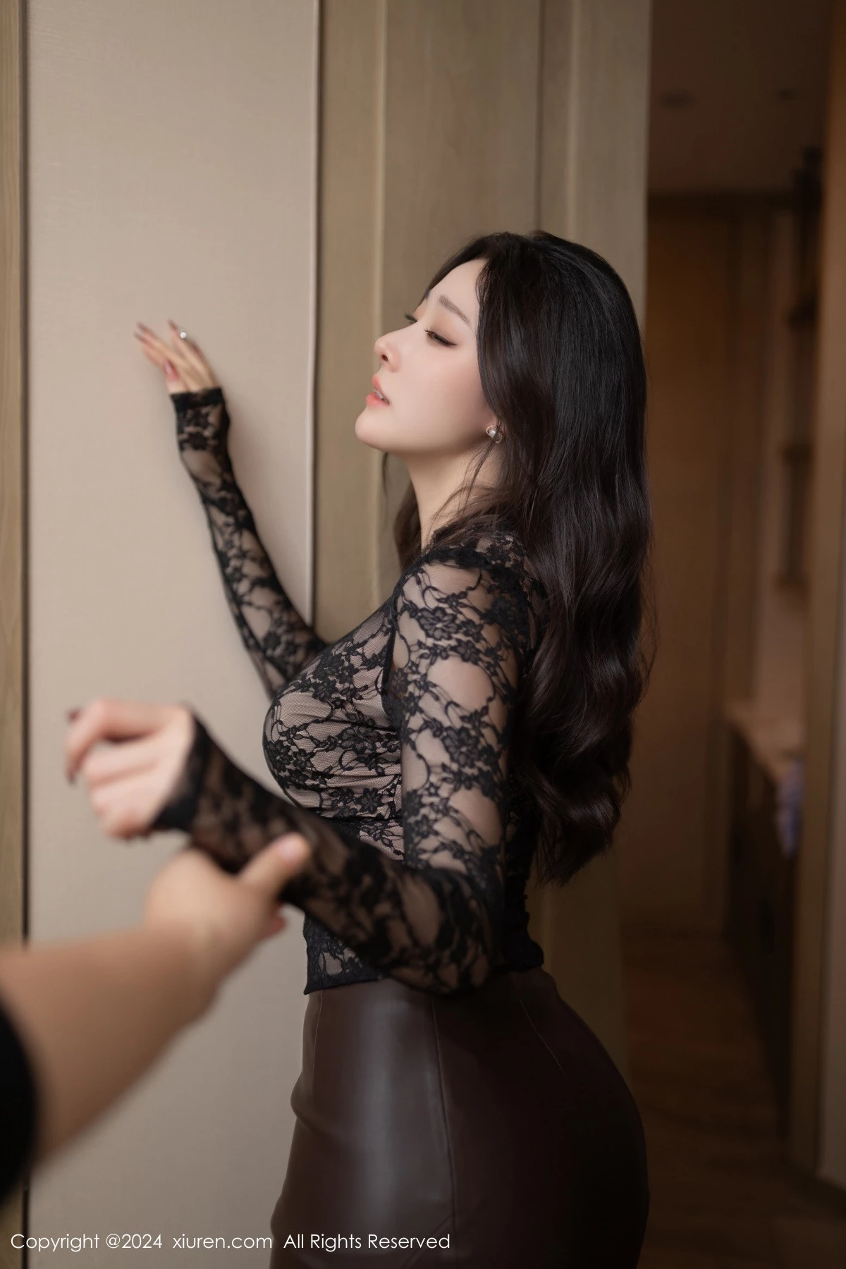 [XiuRen秀人网] 2024.06.06 No.8662 小逗逗 黑丝美腿 [80P] NO.1