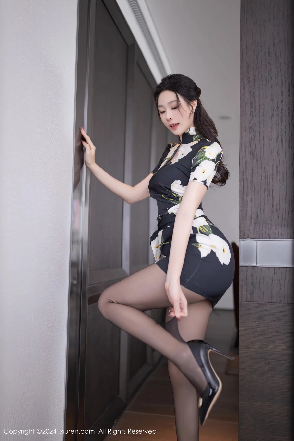 [XiuRen秀人网] 2024.06.27 No.8768 小逗逗 黑丝美腿 [80P] NO.5