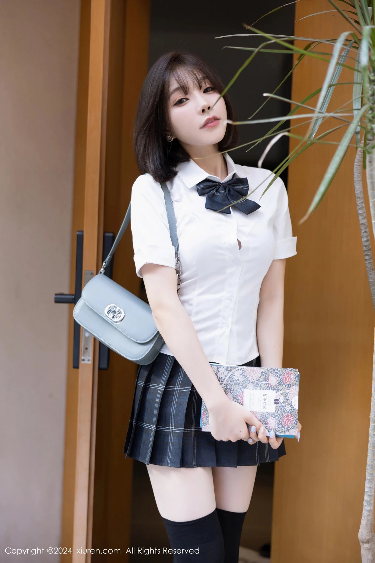 [XiuRen秀人网] 2024.07.01 No.8785 徐莉芝Booty [100P] NO.8