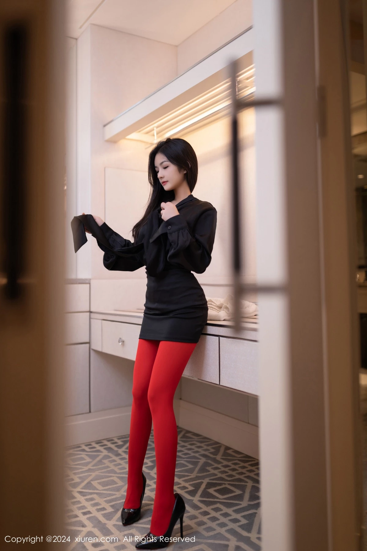 [XiuRen秀人网] 2024.07.03 No.8801 谭小灵 丝袜美腿 [80P] NO.7