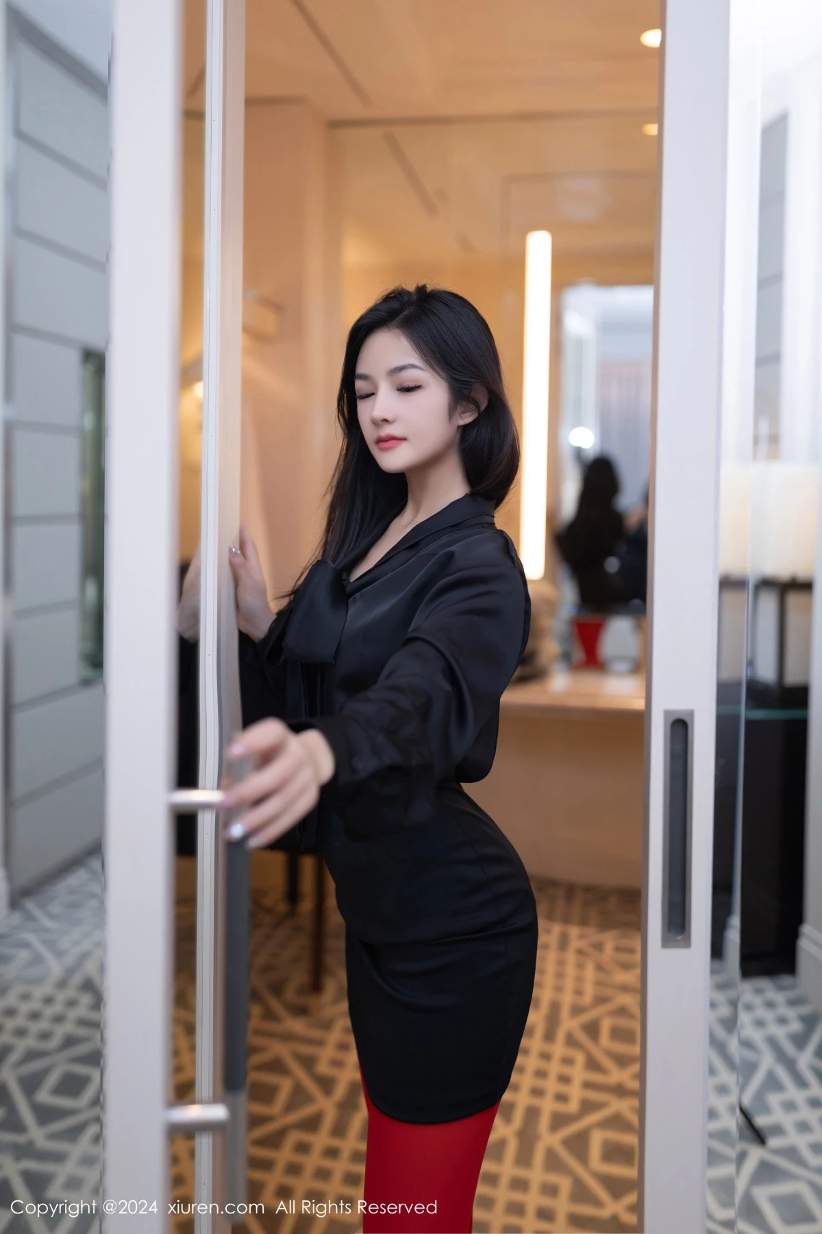 [XiuRen秀人网] 2024.07.03 No.8801 谭小灵 丝袜美腿 [80P] NO.5