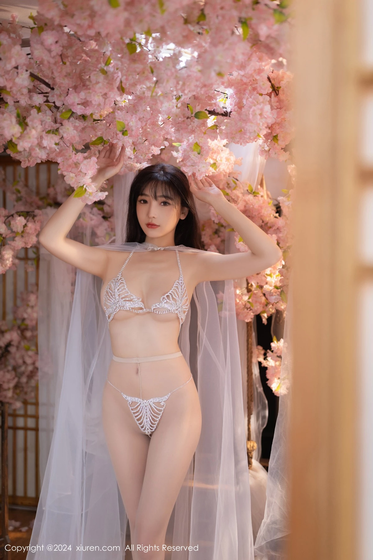 [XiuRen秀人网] 2024.07.04 No.8807 陆萱萱 性感美腿 [80P] NO.5