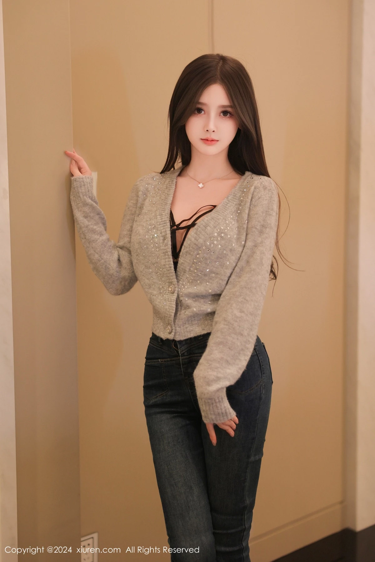 [XiuRen秀人网] 2024.07.04 No.8806 奶喵喵 美腿黑丝 [81P] NO.2