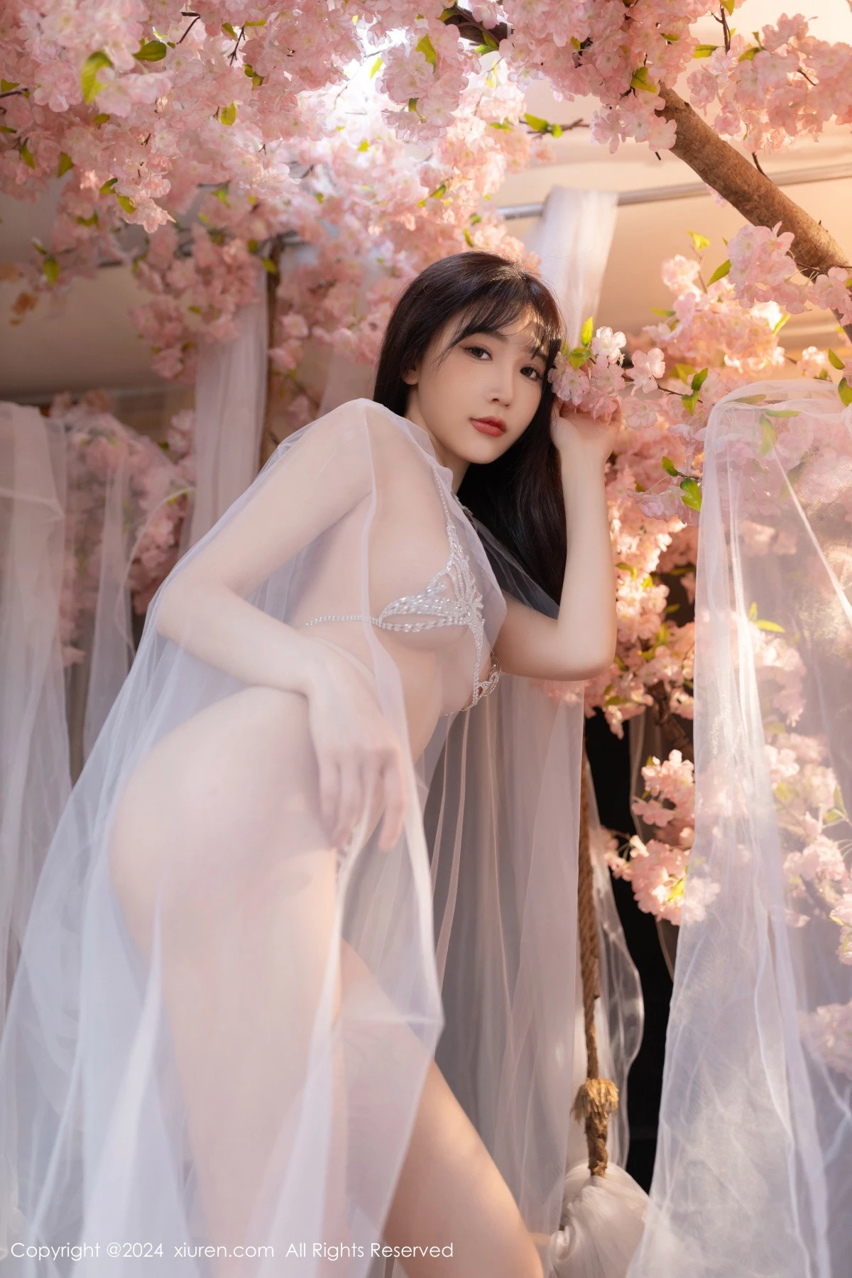 [XiuRen秀人网] 2024.07.04 No.8807 陆萱萱 性感美腿 [80P] NO.8