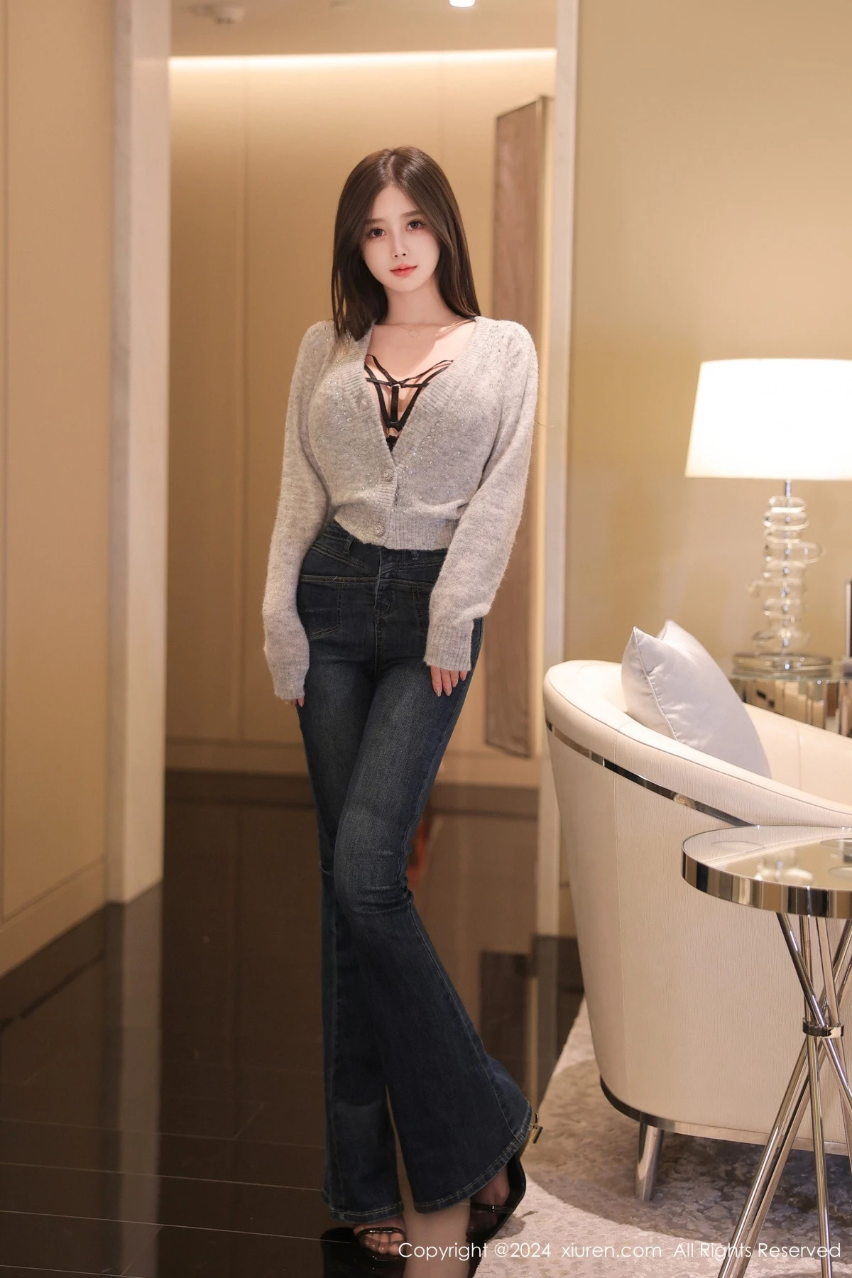 [XiuRen秀人网] 2024.07.04 No.8806 奶喵喵 美腿黑丝 [81P] NO.1