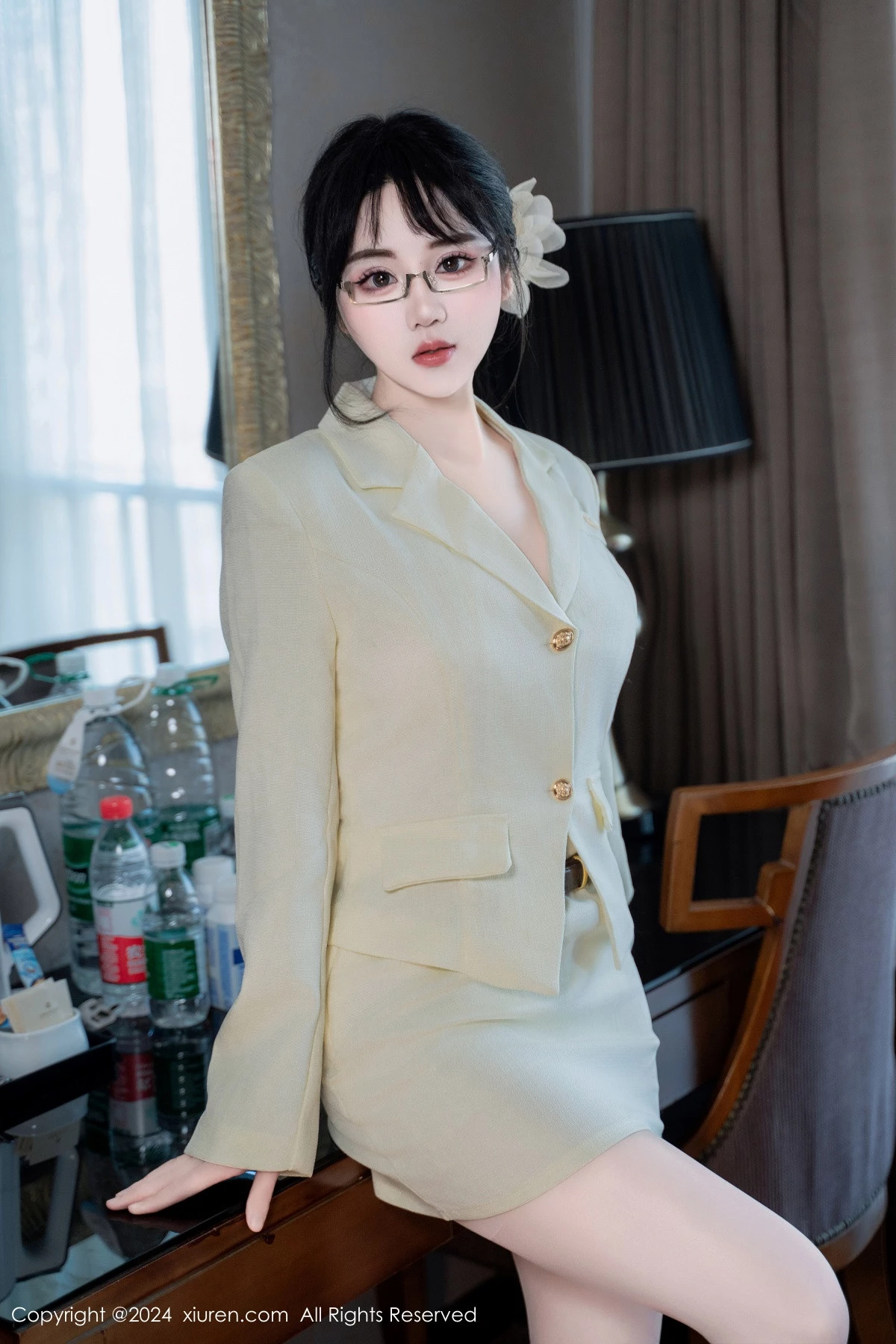 [XiuRen秀人网] 2024.06.18 No.8717 汐汐爱吃草莓 丝袜美腿 [86P] NO.9