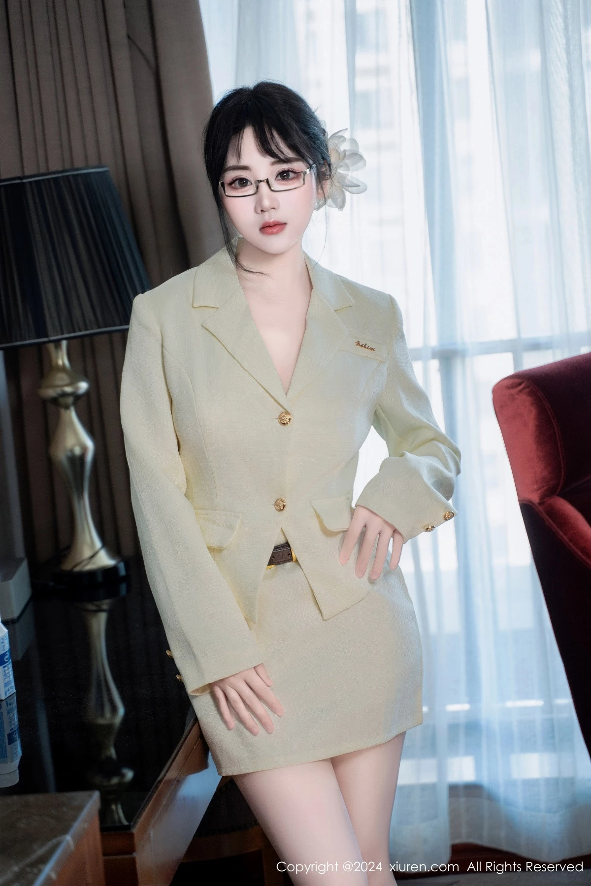 [XiuRen秀人网] 2024.06.18 No.8717 汐汐爱吃草莓 丝袜美腿 [86P] NO.8