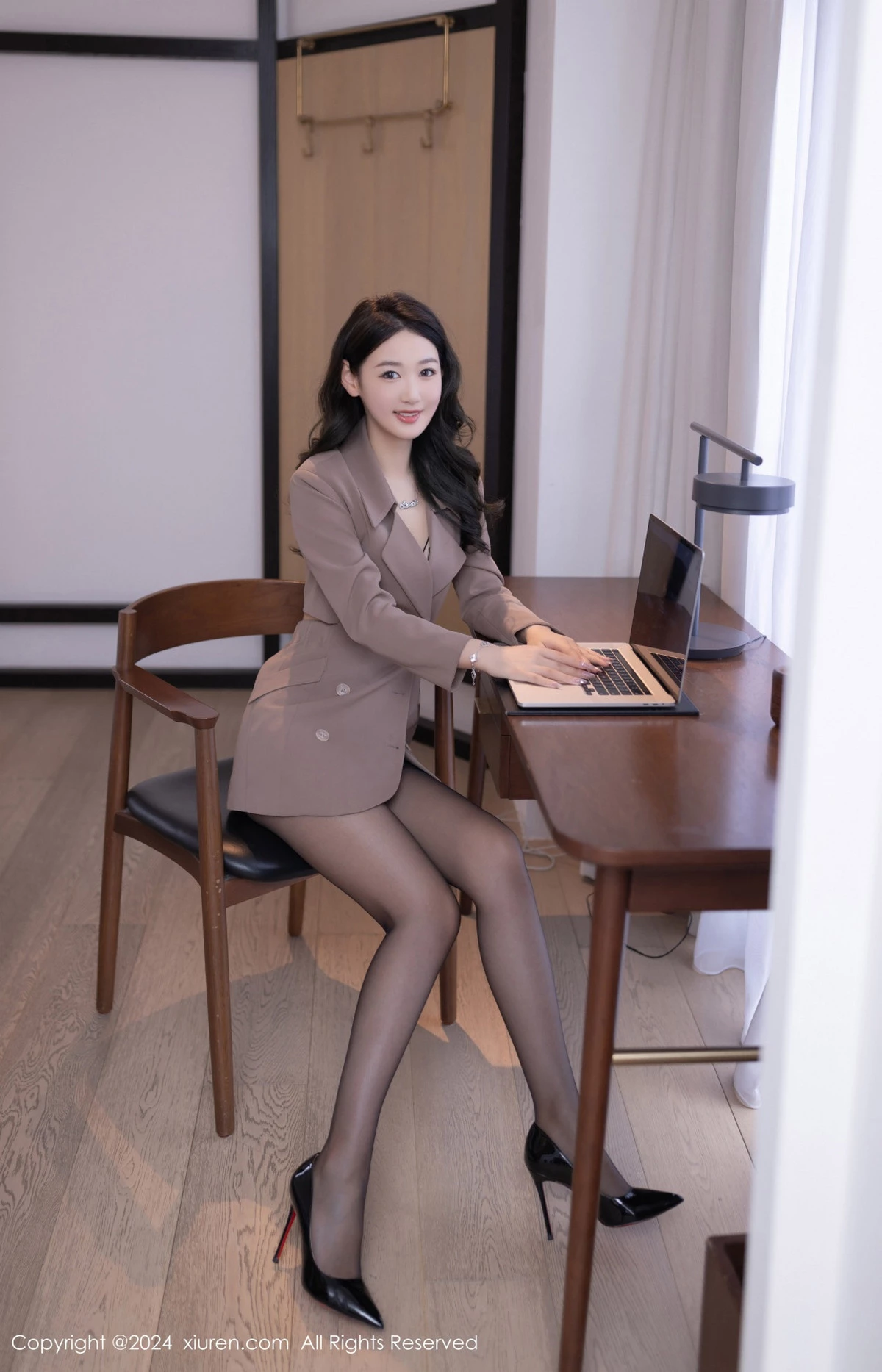 [XiuRen秀人网] 2024.07.08 No.8824 唐安琪 秘书黑丝 [83P] NO.1