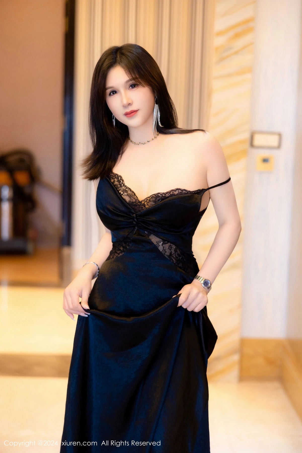 [XiuRen秀人网] 2024.07.09 No.8825 水水姐 黑丝美腿 [73P] NO.12