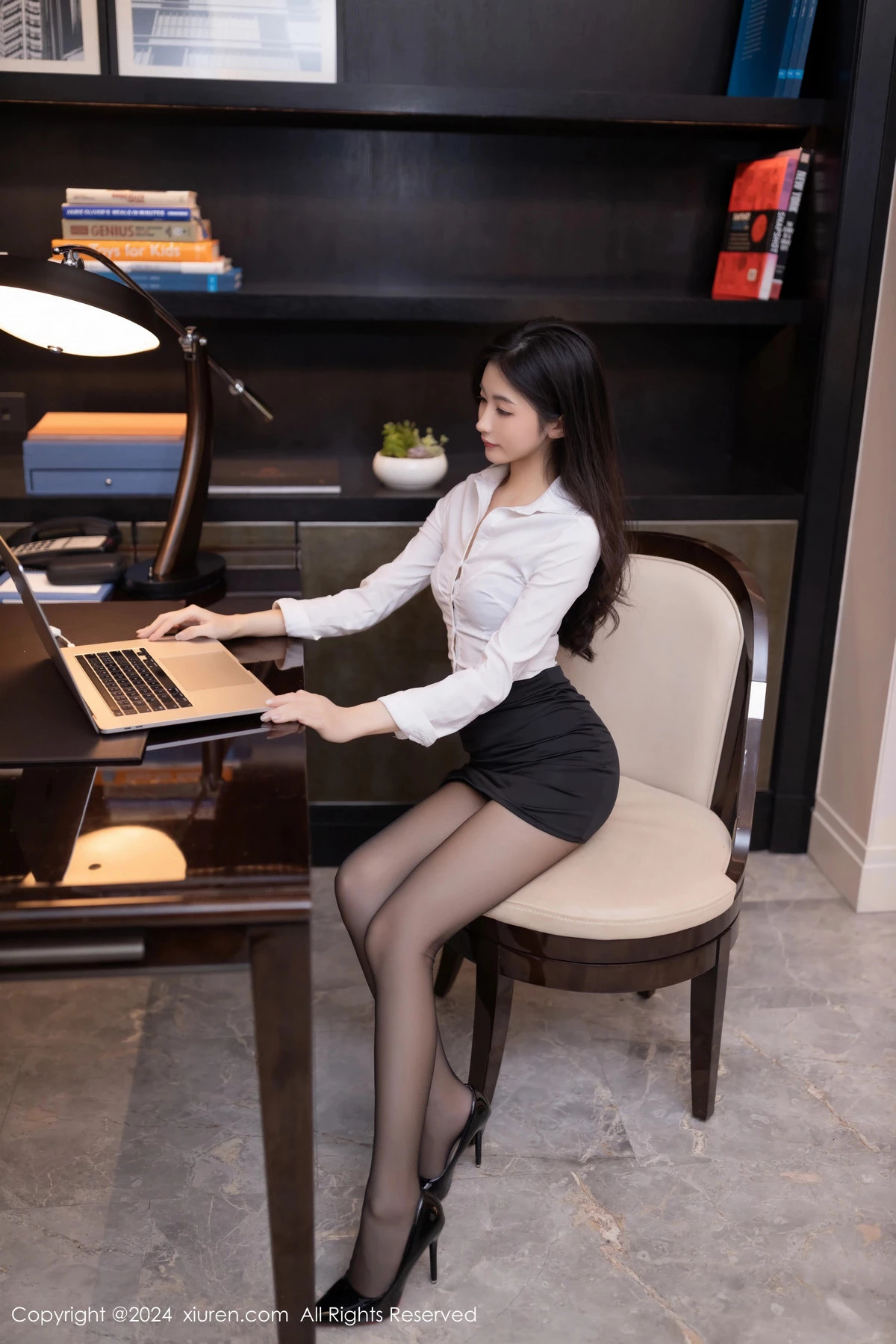 [XiuRen秀人网] 2024.07.09 No.8830 鱼尾fish 黑丝美腿 [80P] NO.2