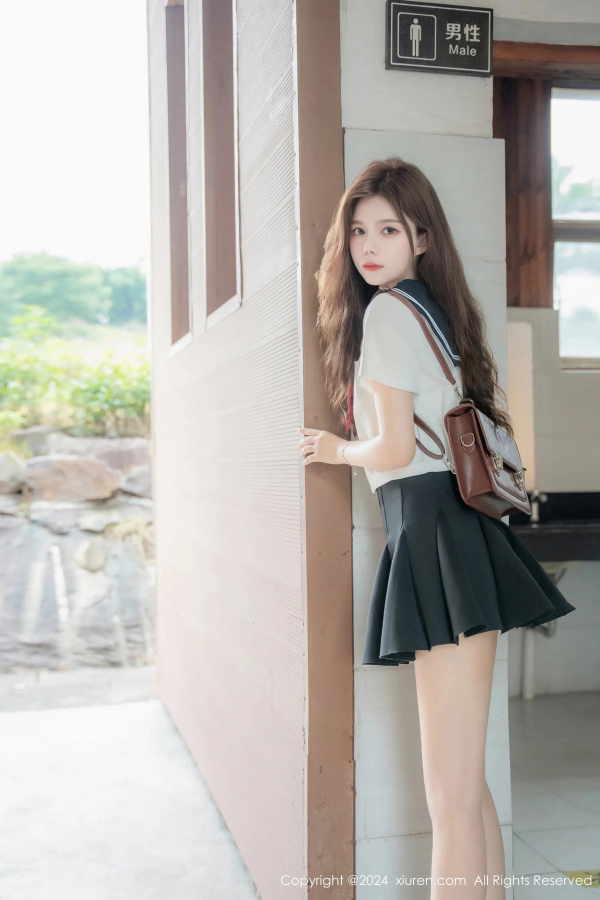 [XiuRen秀人网] 2024.08.01 No.8948 拍黄瓜girl 制服美腿 [81P] NO.1