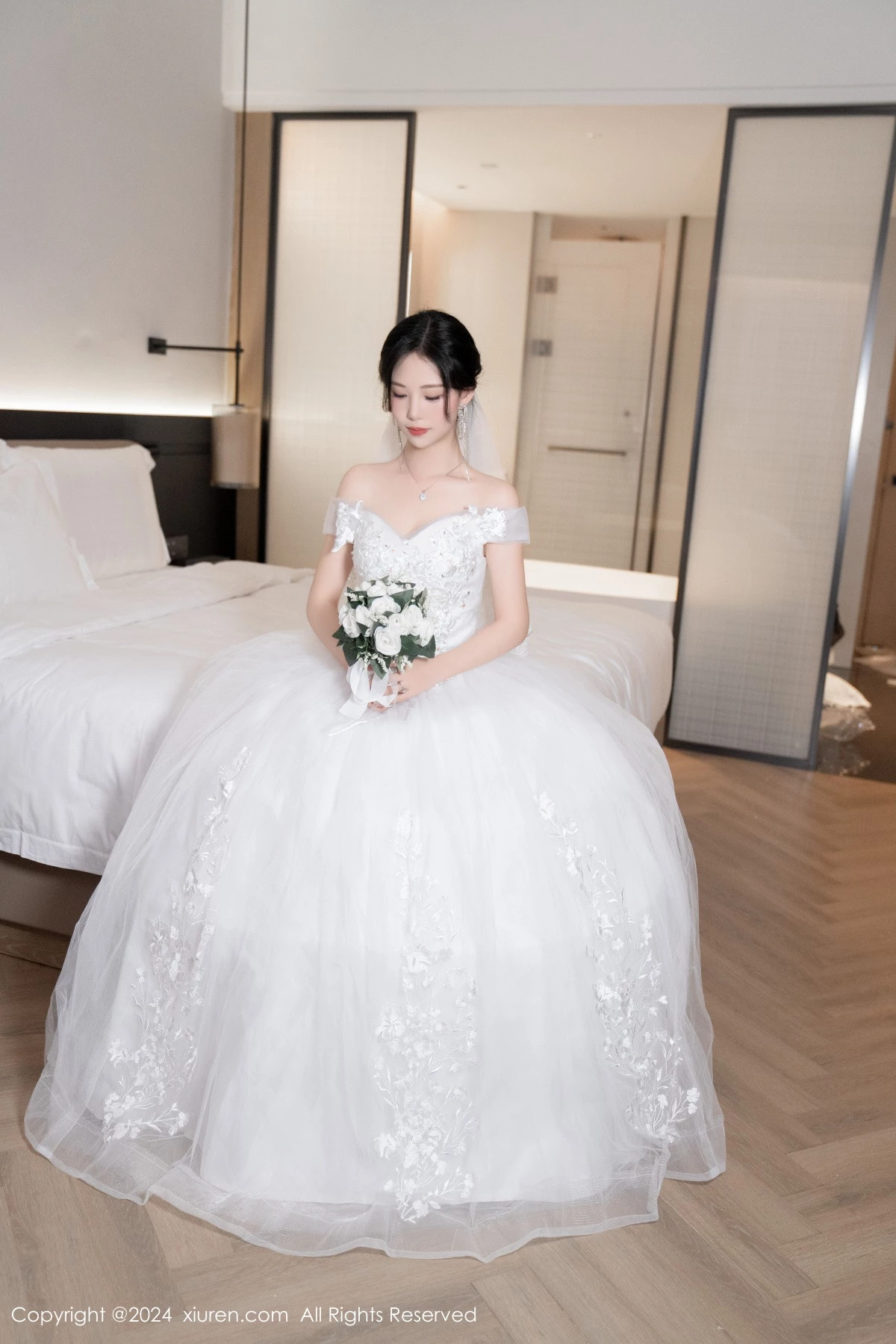 [XiuRen秀人网] 2024.08.09 No.8998 利世 丝袜美腿 [100P] NO.8