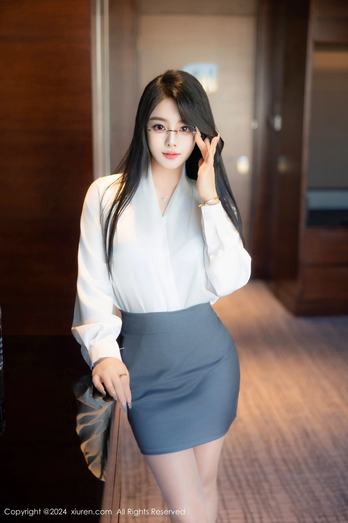 [XiuRen秀人网] 2024.08.09 No.8989 麦田 丝袜美腿 [83P] NO.1