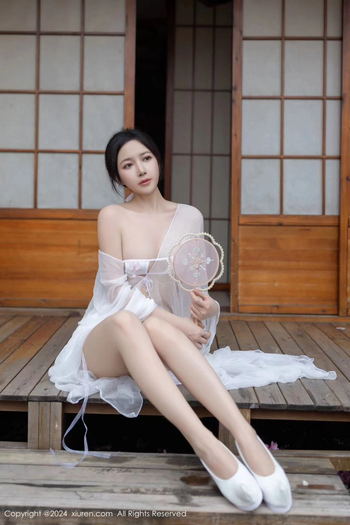 [XiuRen秀人网] 2024.07.26 No.8927 鱼子酱Fish 美腿性感 [80P] NO.8