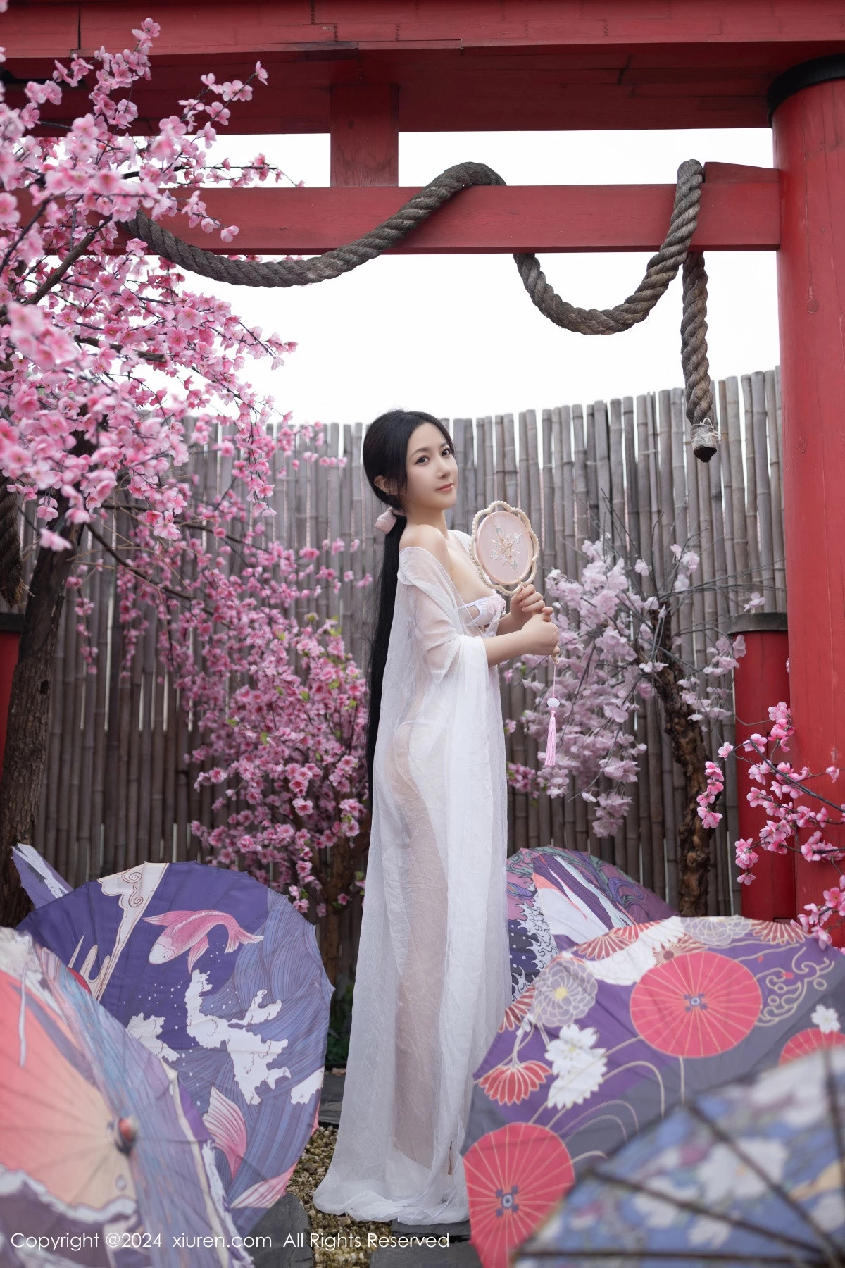 [XiuRen秀人网] 2024.07.26 No.8927 鱼子酱Fish 美腿性感 [80P] NO.1