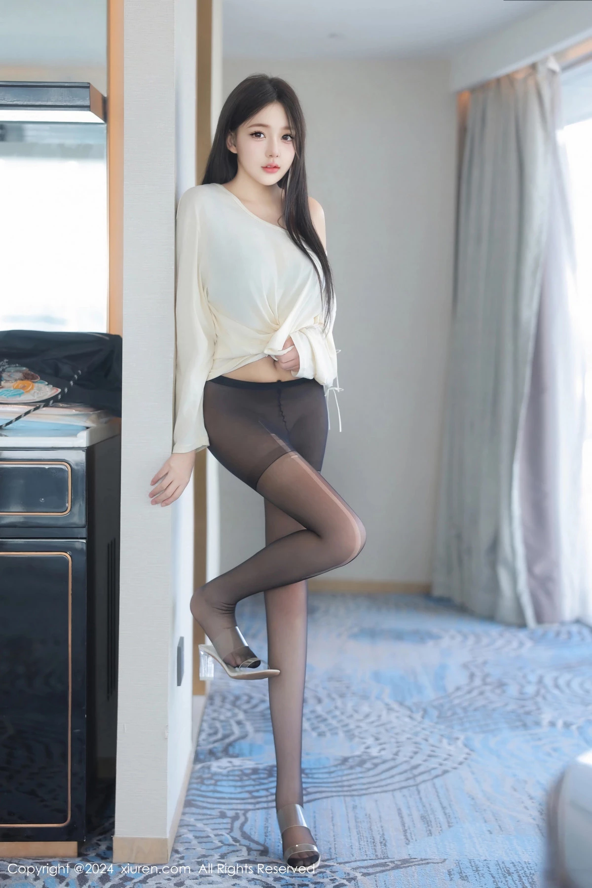 [XiuRen秀人网] 2024.08.30 No.9089 柚柚小奶瓶 黑丝美腿 [81P] NO.9