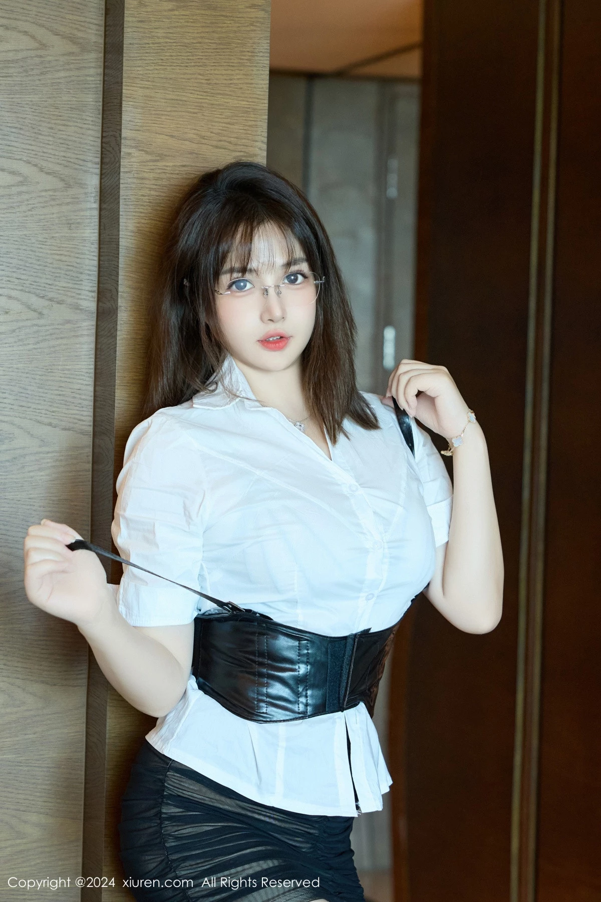 [XiuRen秀人网] 2024.09.03 No.9104 养乐多Doll 黑丝美腿 [51P] NO.5