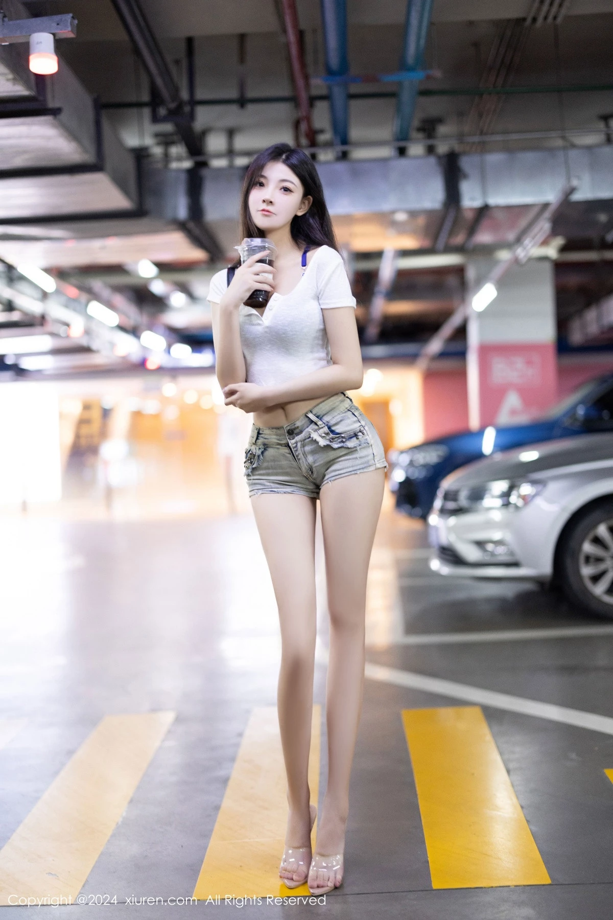 [XiuRen秀人网] 2024.09.11 No.9141 初梦瑶 丝袜美腿 [86+1P] NO.9