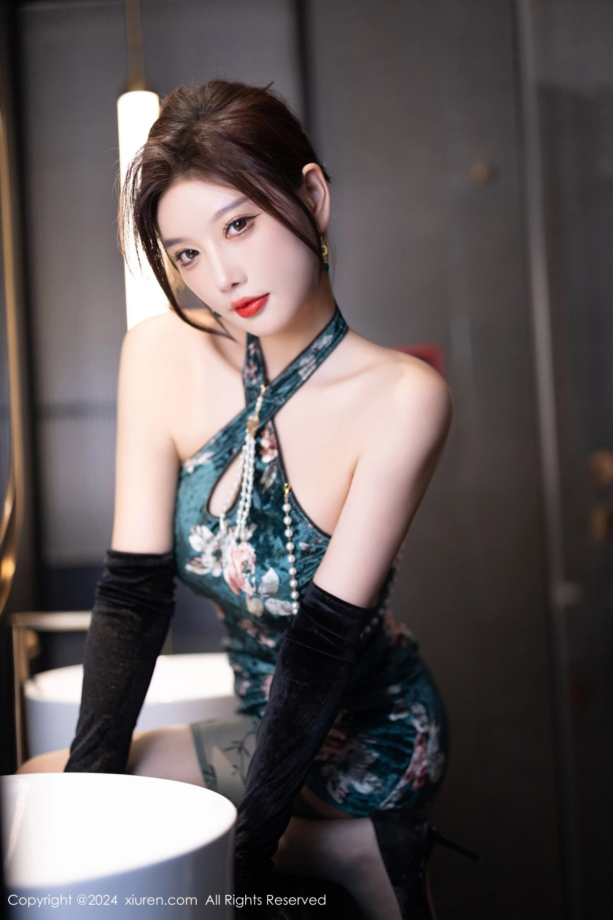 [XiuRen秀人网] 2024.09.14 No.9165 杨晨晨Yome 黑丝美腿 [83P] NO.9