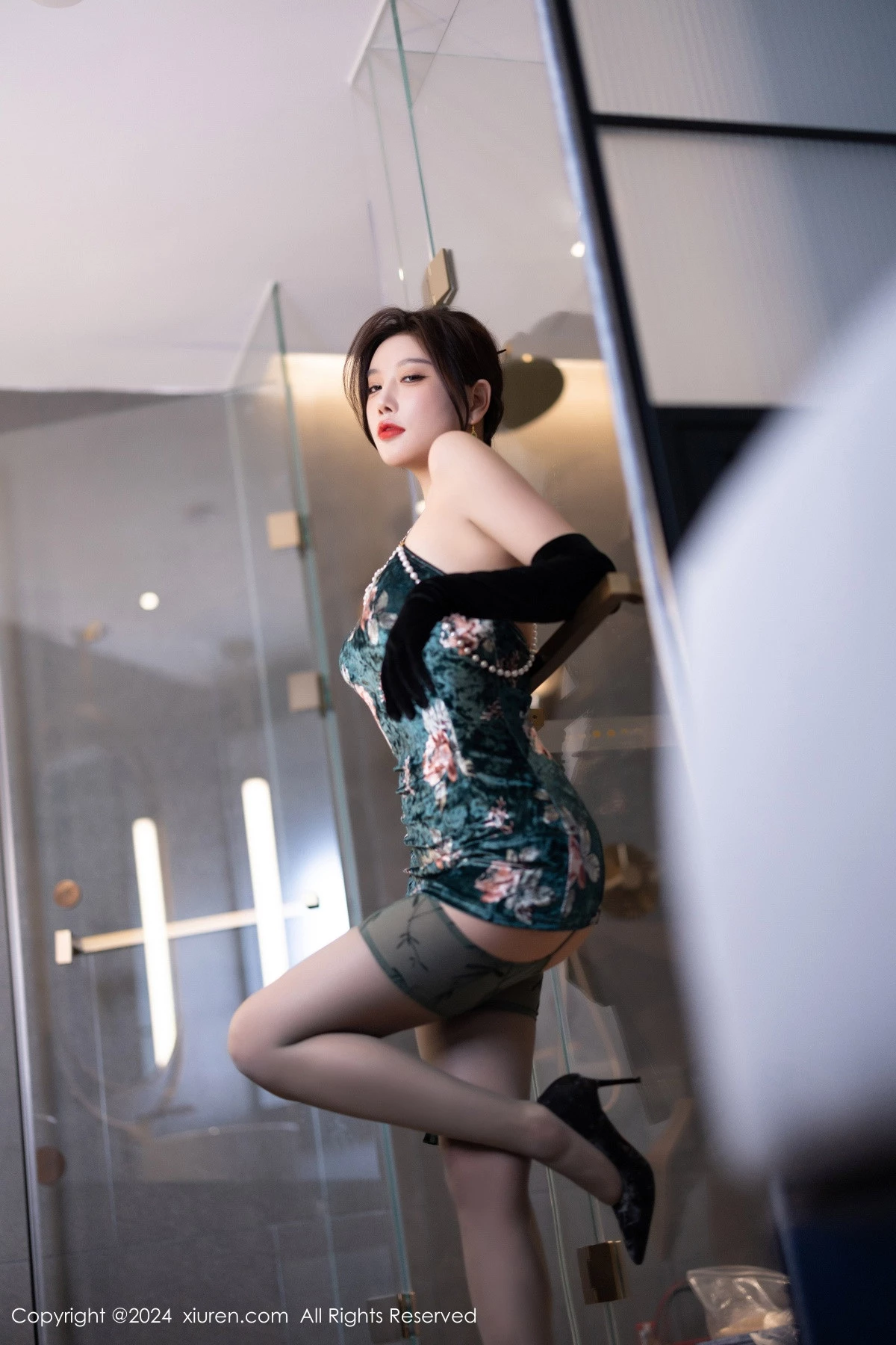 [XiuRen秀人网] 2024.09.14 No.9165 杨晨晨Yome 黑丝美腿 [83P] NO.11