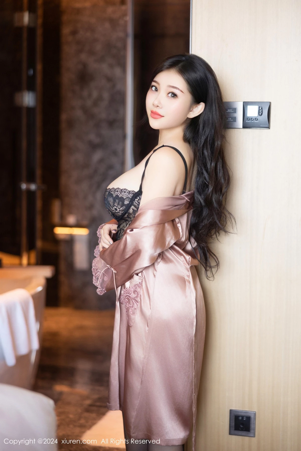 [XiuRen秀人网] 2024.09.14 No.9159 白洁Bessie 黑丝美腿 [67P] NO.4