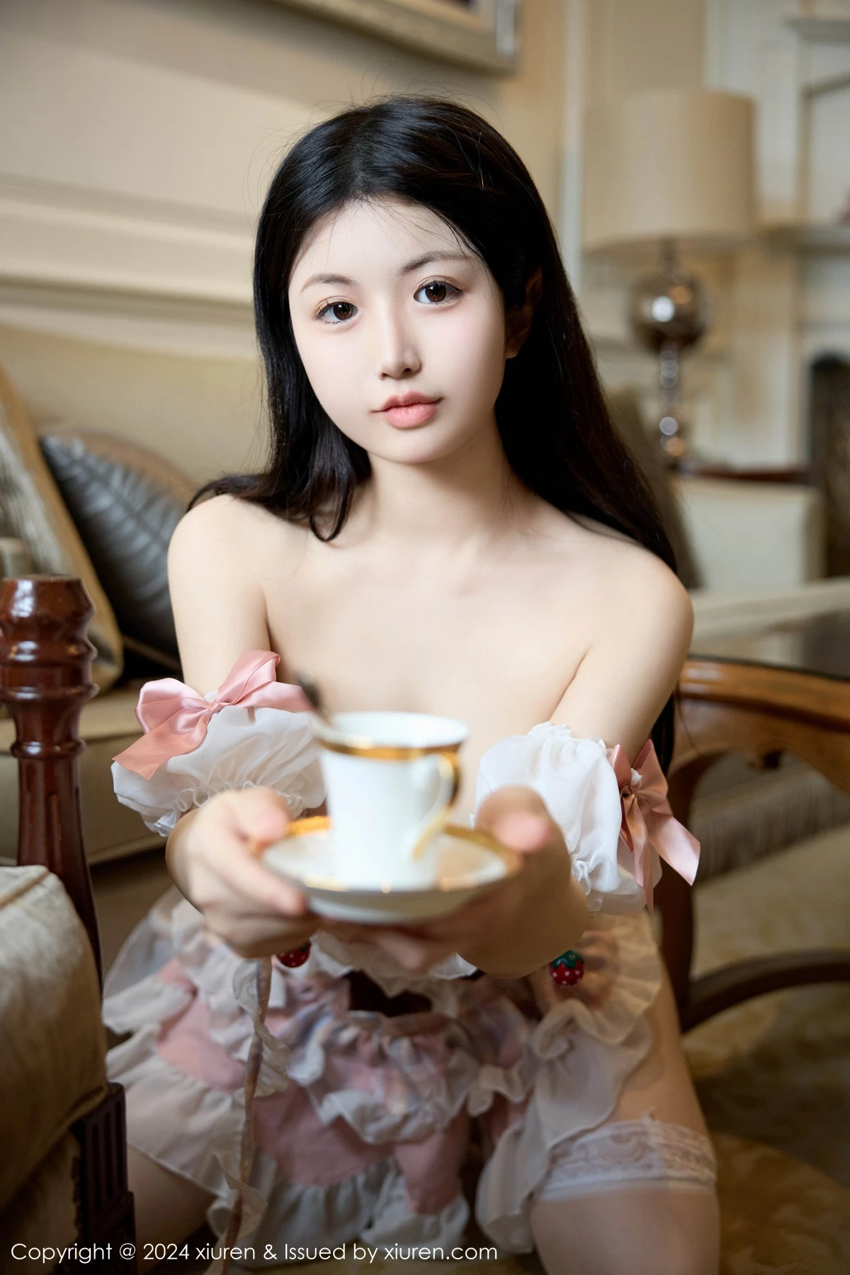 [XiuRen秀人网] 2024.09.27 No.9218 陈小花 美腿丝袜 [74P] NO.9