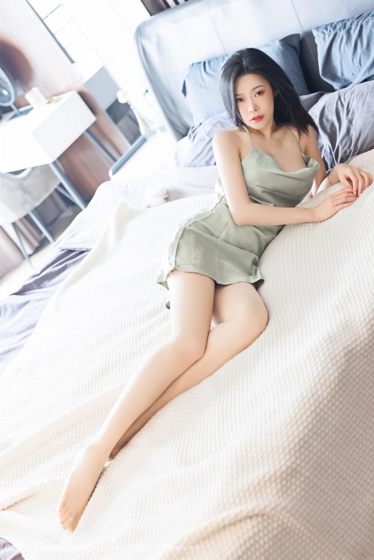 [XiuRen秀人网] 2024.10.11 No.9264 luvian本能 丝袜美腿 [52P] NO.2