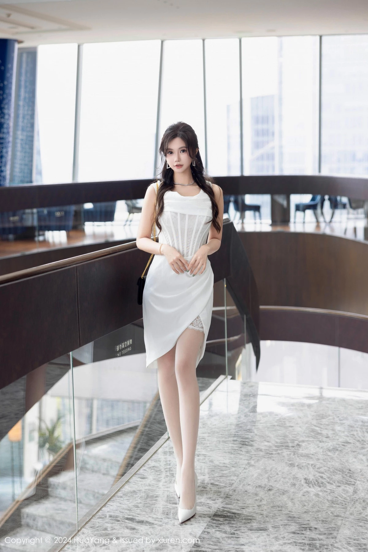 [HuaYang花漾] 2024.10.12 VOL.612 绮里嘉ula 丝袜美腿 [86P] NO.1