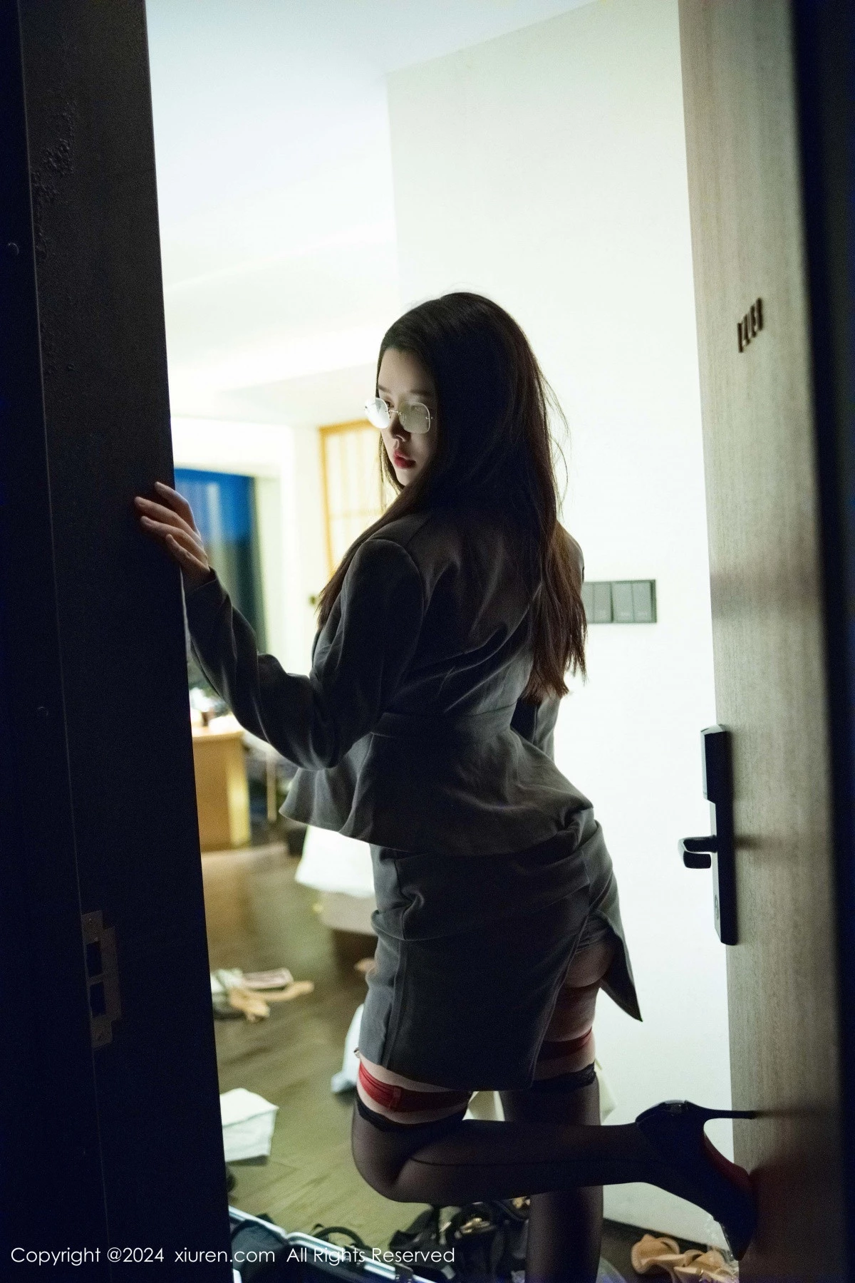 [XiuRen秀人网] 2024.10.15 No.9287 樱桃小犊子 黑丝美臀 [47P] NO.1