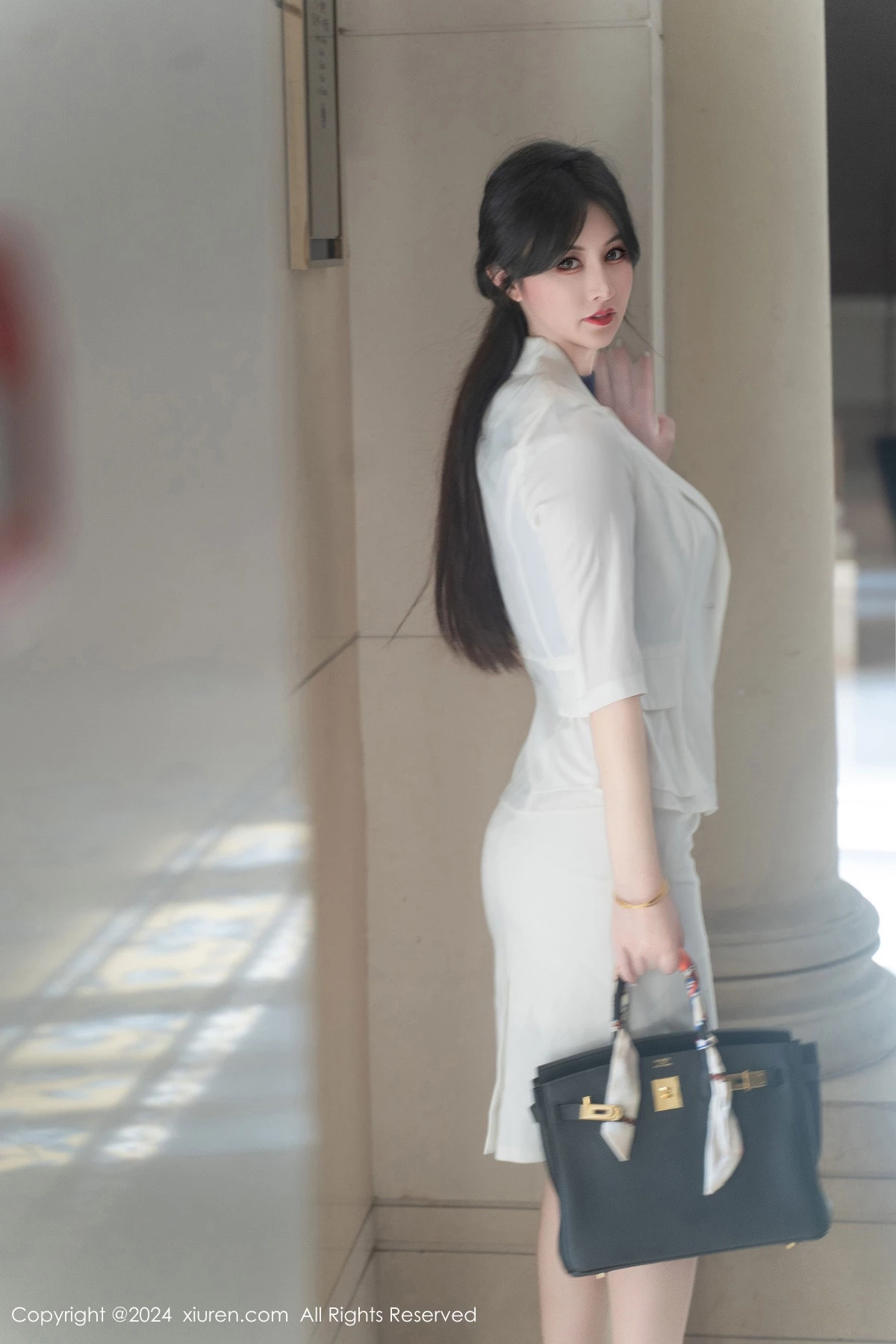 [XiuRen秀人网] 2024.10.21 No.9319 诗诗kiki 丝袜美臀 [98P] NO.1