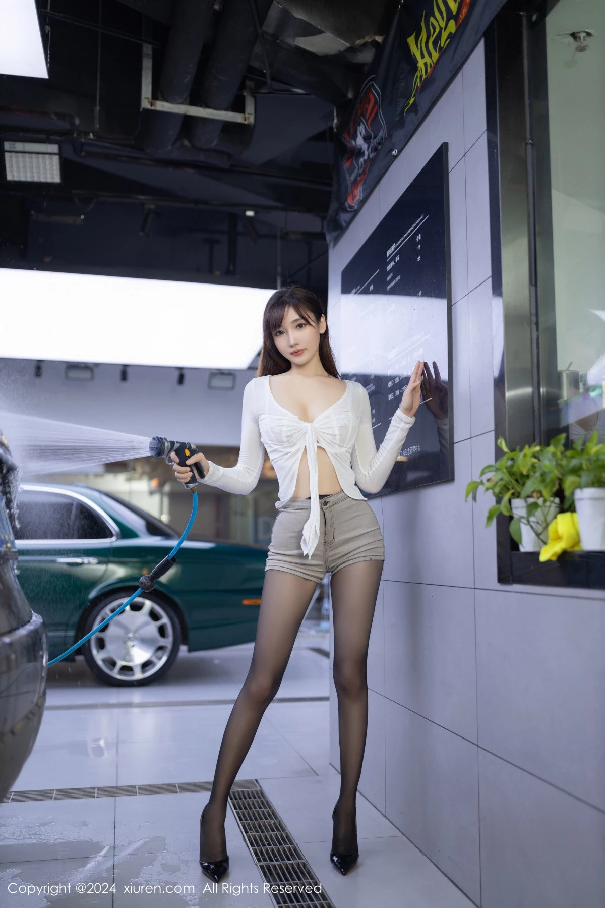 [XiuRen秀人网] 2024.09.19 No.9181 陆萱萱 户外洗车 [80P] NO.12