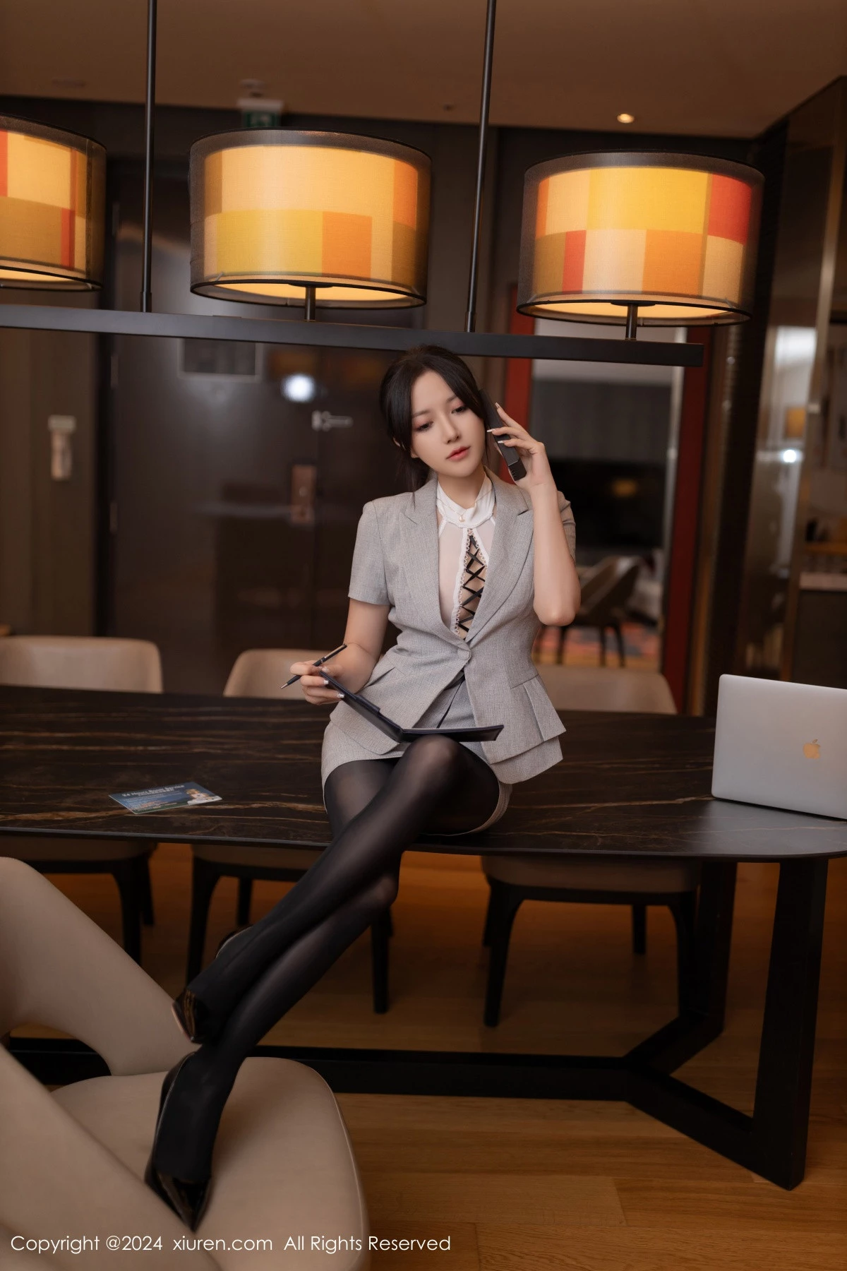 [XiuRen秀人网] 2024.09.20 No.9189 鱼子酱Fish 黑丝美腿 [82P] NO.9