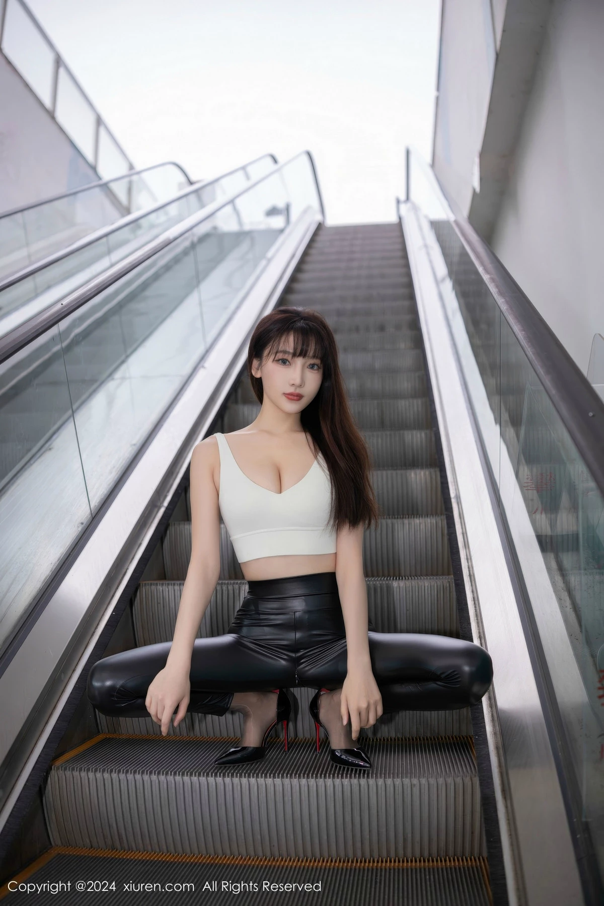 [XiuRen秀人网] 2024.10.31 No.9377 陆萱萱 黑丝美腿 [81P] NO.2