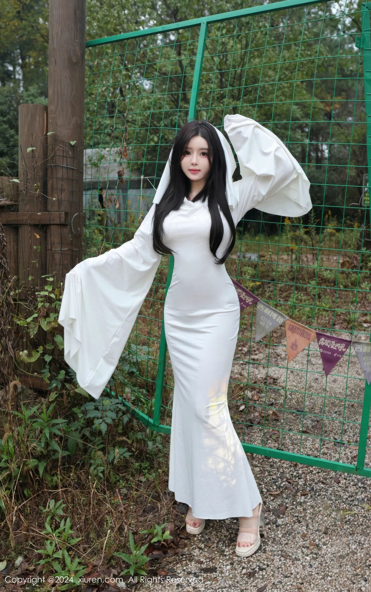 [XiuRen秀人网] 2024.10.31 No.9376 小薯条nienie 丝袜美腿 [81P] NO.9