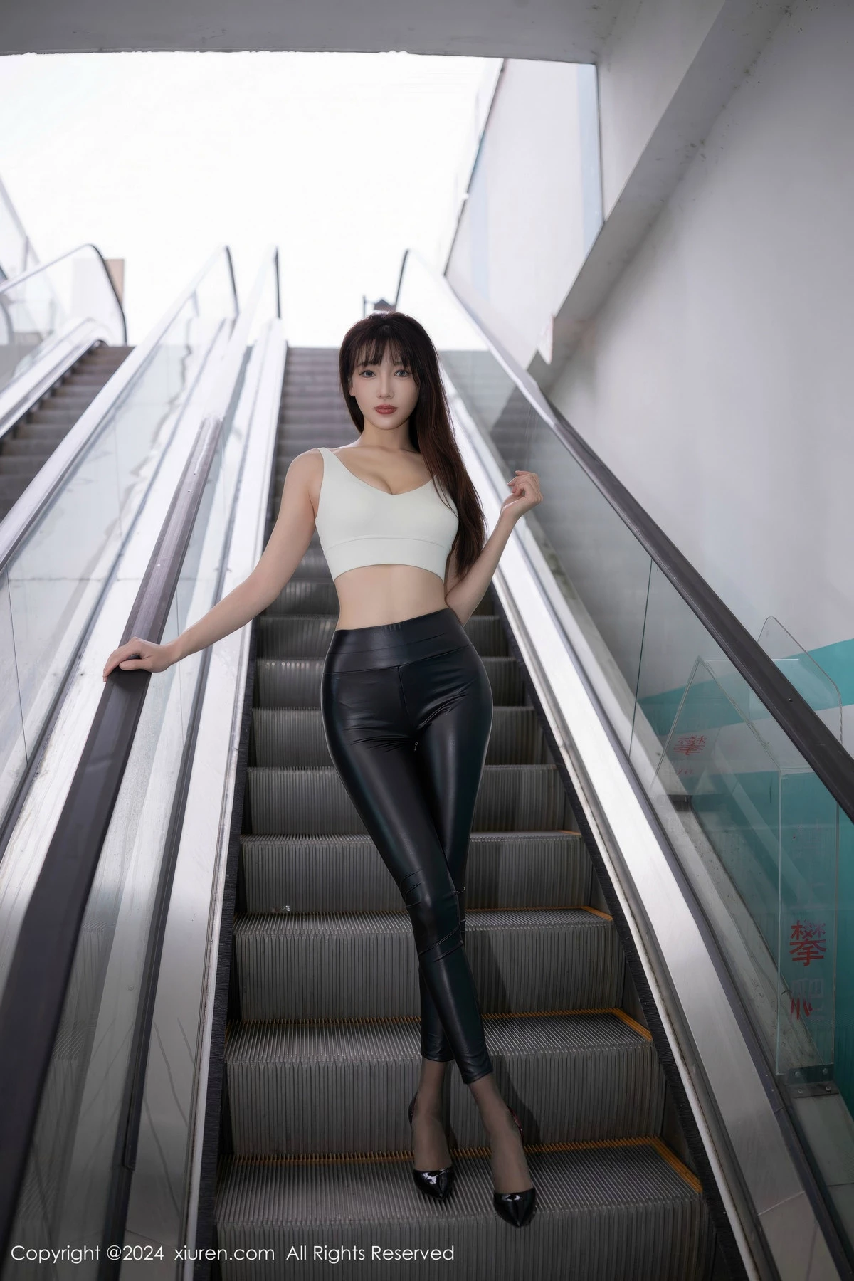 [XiuRen秀人网] 2024.10.31 No.9377 陆萱萱 黑丝美腿 [81P] NO.1