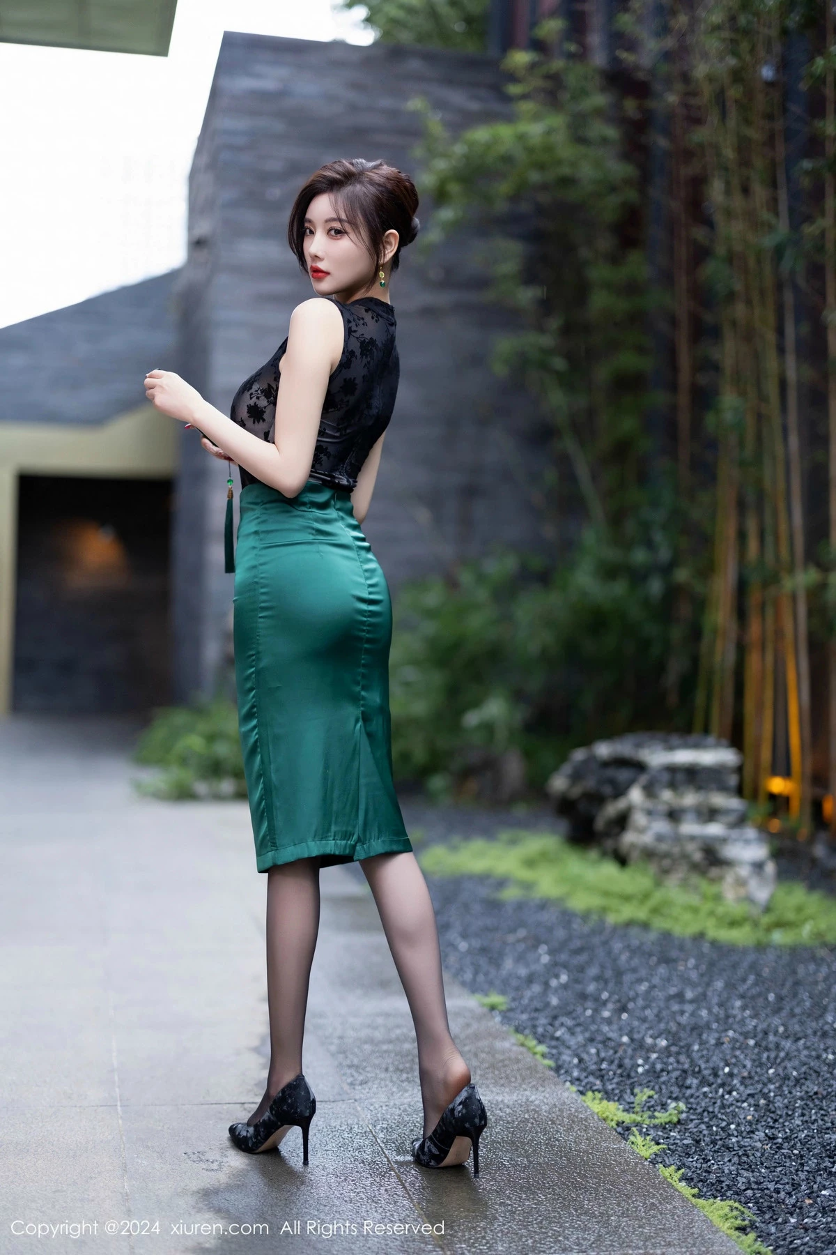 [XiuRen秀人网] 2024.11.01 No.9384 杨晨晨Yome 黑丝美腿 [80P] NO.1