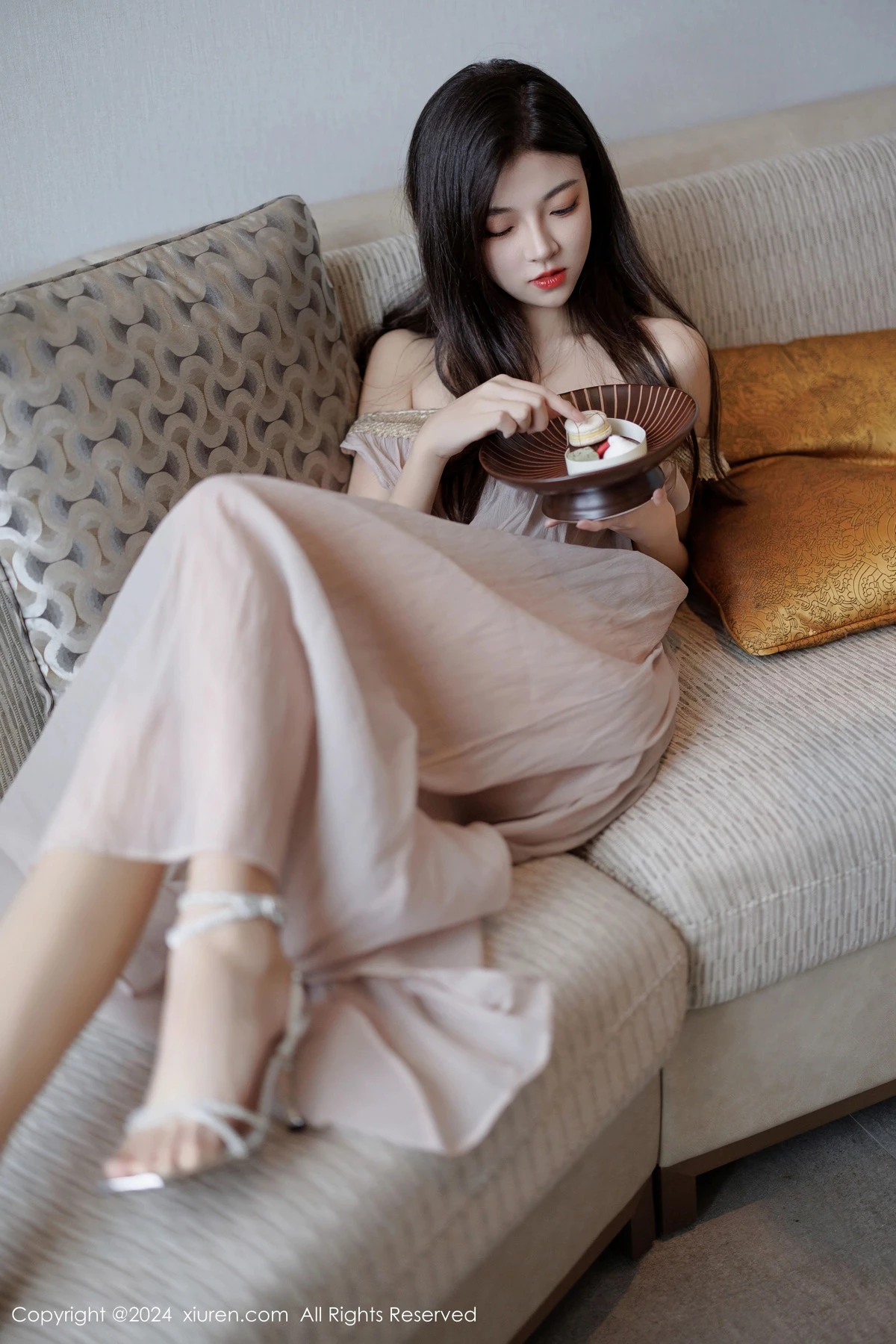 [XiuRen秀人网] 2024.11.11 No.9426 初梦瑶 美腿性感 [102P] NO.9