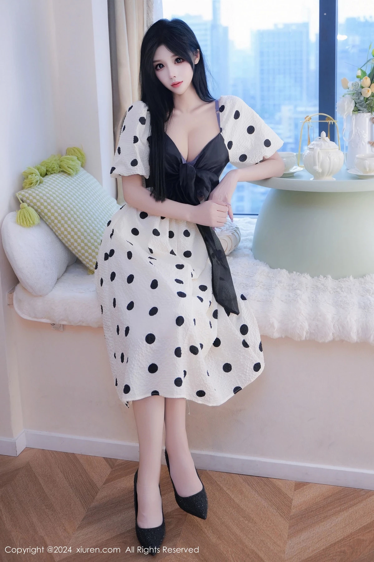 [XiuRen秀人网] 2024.11.11 No.9425 陈芊儿 丝袜美腿 [80P] NO.9