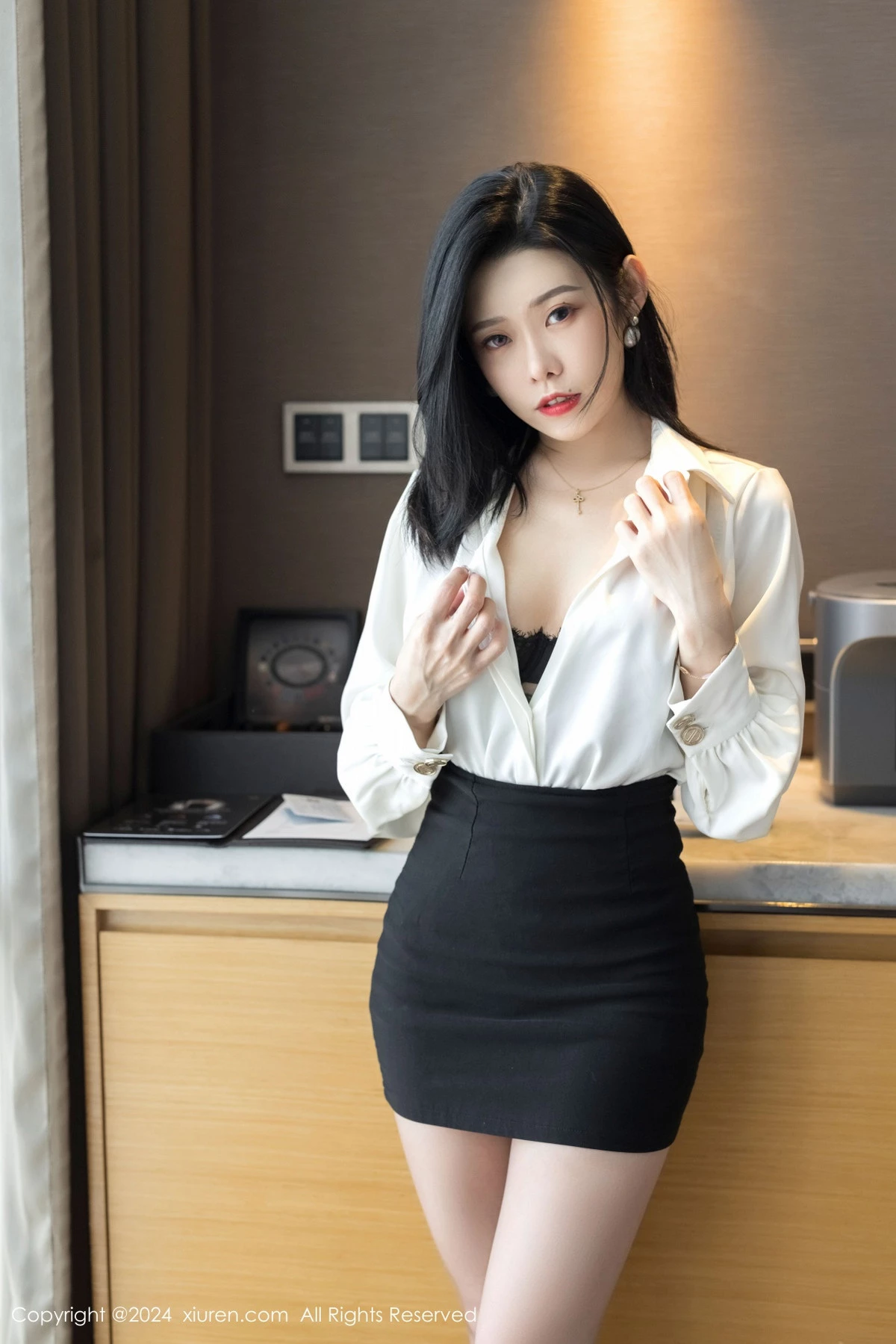 [XiuRen秀人网] 2024.10.23 No.9329 luvian本能 黑丝美腿 [42P] NO.3